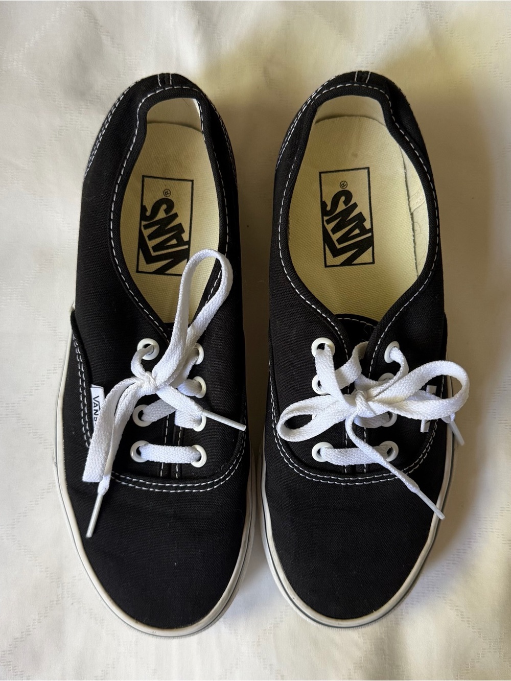 Vans Authentic Shoe (Used — Excellent) • Size: 5.5 (Men's), 7 (Women's)